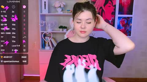 Snapshot of cutie_mili chatting on 01.17.25 mili online show from 01.17.25