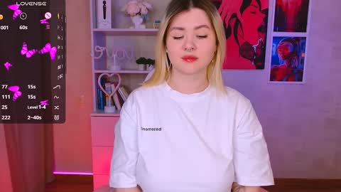 Snapshot of cutie_mili chatting on 01.18.25 mili online show from 01.18.25