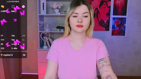 Snapshot of cutie_mili chatting on 01.18.25 mili online show from 01.18.25