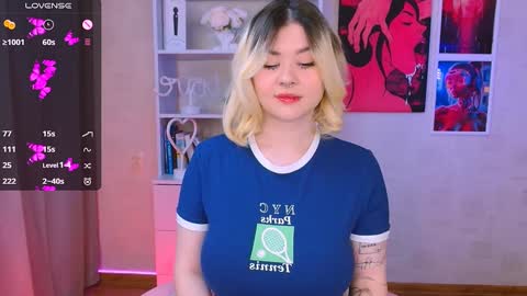 Snapshot of cutie_mili chatting on 01.20.25 mili online show from 01.20.25