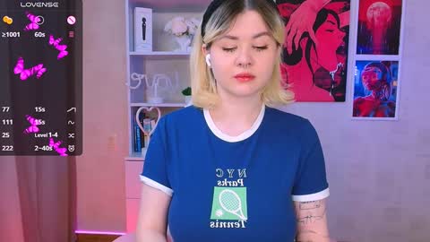 Snapshot of cutie_mili chatting on 01.20.25 mili online show from 01.20.25