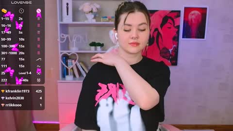 Snapshot of cutie_mili chatting on 01.22.25 mili online show from 01.22.25