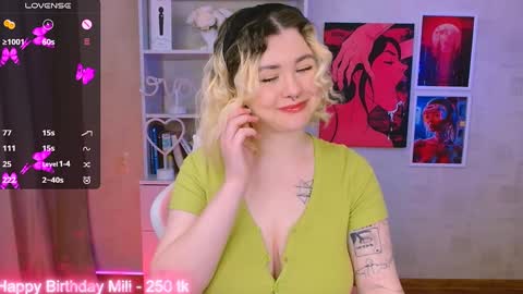 Snapshot of cutie_mili chatting on 01.25.25 mili online show from 01.25.25