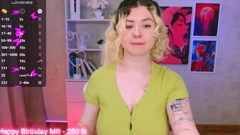 Snapshot of cutie_mili chatting on 01.25.25 mili online show from 01.25.25