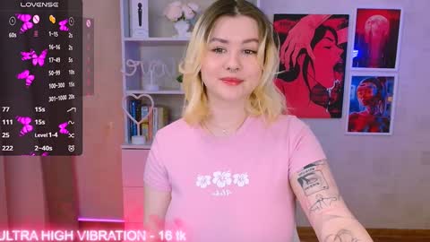 Snapshot of cutie_mili chatting on 01.29.25 mili online show from 01.29.25