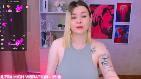 Snapshot of cutie_mili chatting on 01.30.25 mili online show from 01.30.25