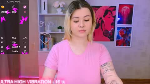 Snapshot of cutie_mili chatting on 01.31.25 mili online show from 01.31.25