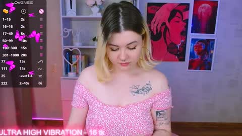 Snapshot of cutie_mili chatting on 02.01.25 mili online show from 02.01.25