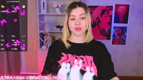 Snapshot of cutie_mili chatting on 02.06.25 mili online show from 02.06.25