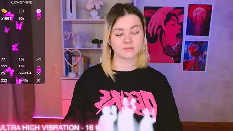 Snapshot of cutie_mili chatting on 02.06.25 mili online show from 02.06.25