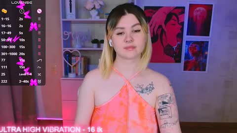 Snapshot of cutie_mili chatting on 02.07.25 mili online show from 02.07.25