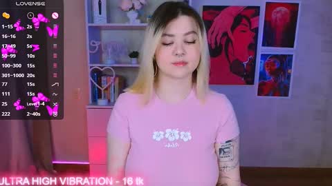 Snapshot of cutie_mili chatting on 02.09.25 mili online show from 02.09.25