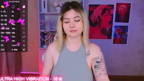 Snapshot of cutie_mili chatting on 02.10.25 mili online show from 02.10.25