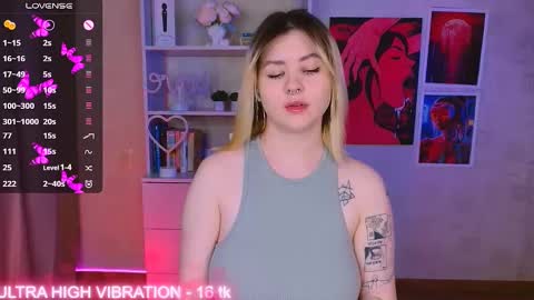 Snapshot of cutie_mili chatting on 02.10.25 mili online show from 02.10.25