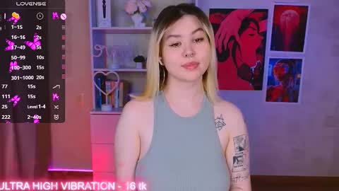 Snapshot of cutie_mili chatting on 02.11.25 mili online show from 02.11.25