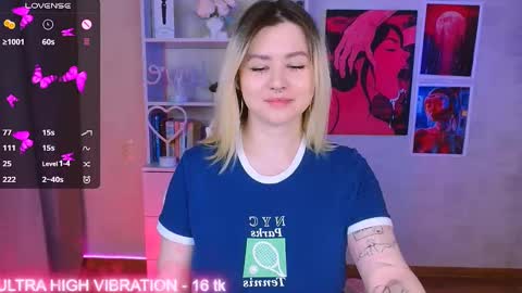 Snapshot of cutie_mili chatting on 02.11.25 mili online show from 02.11.25