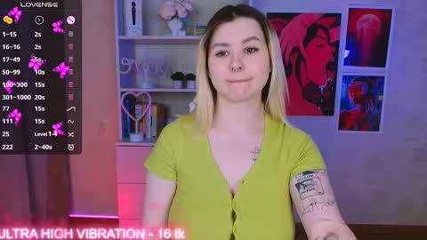 Snapshot of cutie_mili chatting on 02.12.25 mili online show from 02.12.25