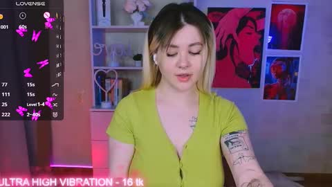 Snapshot of cutie_mili chatting on 02.13.25 mili online show from 02.13.25