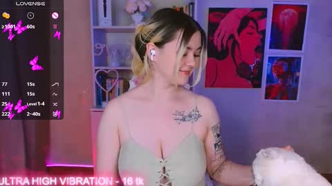 Snapshot of cutie_mili chatting on 02.14.25 mili online show from 02.14.25