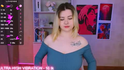 Snapshot of cutie_mili chatting on 02.14.25 mili online show from 02.14.25