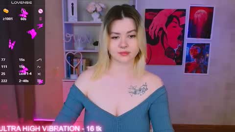 Snapshot of cutie_mili chatting on 02.15.25 mili online show from 02.15.25