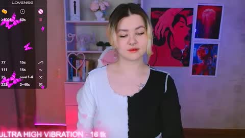 Snapshot of cutie_mili chatting on 02.16.25 mili online show from 02.16.25