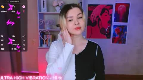 Snapshot of cutie_mili chatting on 02.16.25 mili online show from 02.16.25