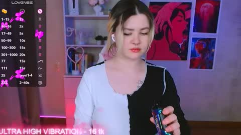 Snapshot of cutie_mili chatting on 02.16.25 mili online show from 02.16.25