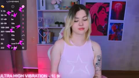 Snapshot of cutie_mili chatting on 02.17.25 mili online show from 02.17.25