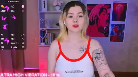 Snapshot of cutie_mili chatting on 02.18.25 mili online show from 02.18.25