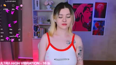 Snapshot of cutie_mili chatting on 02.18.25 mili online show from 02.18.25