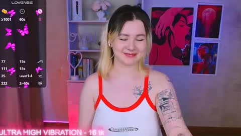 Snapshot of cutie_mili chatting on 02.18.25 mili online show from 02.18.25