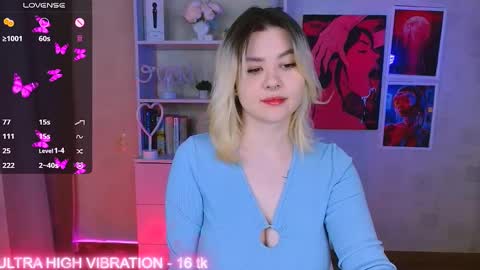 Snapshot of cutie_mili chatting on 02.19.25 mili online show from 02.19.25