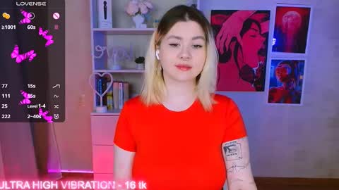 Snapshot of cutie_mili chatting on 02.20.25 mili online show from 02.20.25