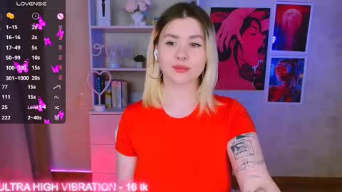 Snapshot of cutie_mili chatting on 02.20.25 mili online show from 02.20.25