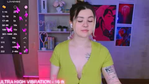 Snapshot of cutie_mili chatting on 02.22.25 mili online show from 02.22.25