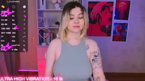 Snapshot of cutie_mili chatting on 02.23.25 mili online show from 02.23.25