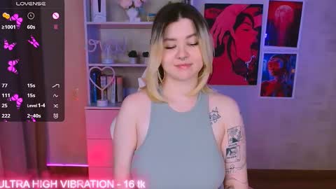 Snapshot of cutie_mili chatting on 02.23.25 mili online show from 02.23.25