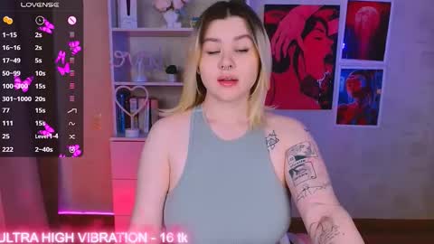 Snapshot of cutie_mili chatting on 02.23.25 mili online show from 02.23.25