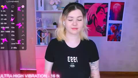 Snapshot of cutie_mili chatting on 02.24.25 mili online show from 02.24.25