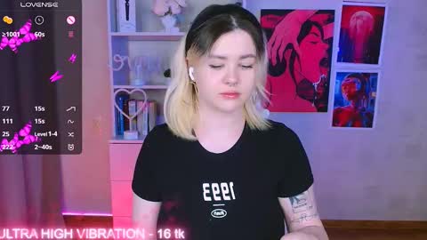 Snapshot of cutie_mili chatting on 02.24.25 mili online show from 02.24.25