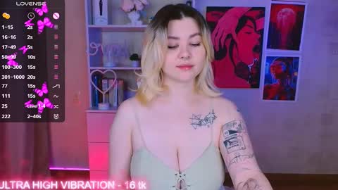 Snapshot of cutie_mili chatting on 02.25.25 mili online show from 02.25.25