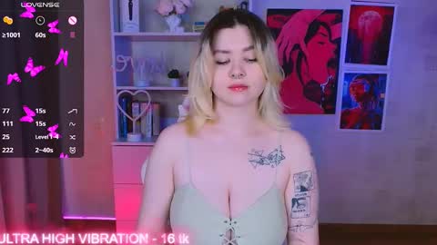 Snapshot of cutie_mili chatting on 02.25.25 mili online show from 02.25.25