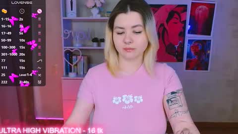 Snapshot of cutie_mili chatting on 02.26.25 mili online show from 02.26.25