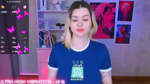 Snapshot of cutie_mili chatting on 02.28.25 mili online show from 02.28.25