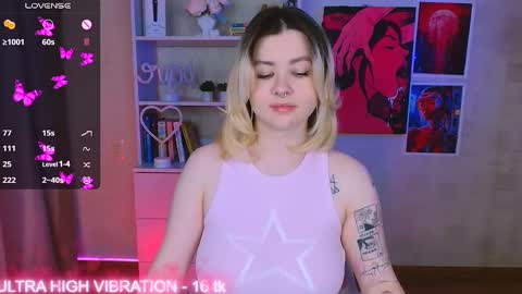 Snapshot of cutie_mili chatting on 03.03.25 mili online show from 03.03.25