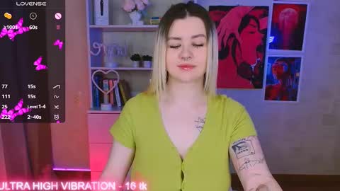 Snapshot of cutie_mili chatting on 03.04.25 mili online show from 03.04.25