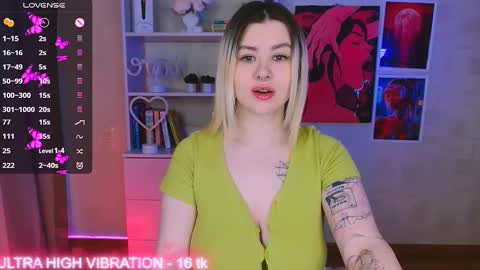 Snapshot of cutie_mili chatting on 03.04.25 mili online show from 03.04.25