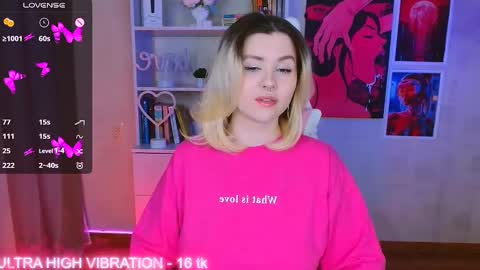 Snapshot of cutie_mili chatting on 03.07.25 mili online show from 03.07.25