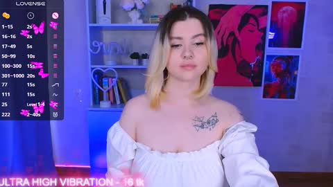 Snapshot of cutie_mili chatting on 03.09.25 mili online show from 03.09.25